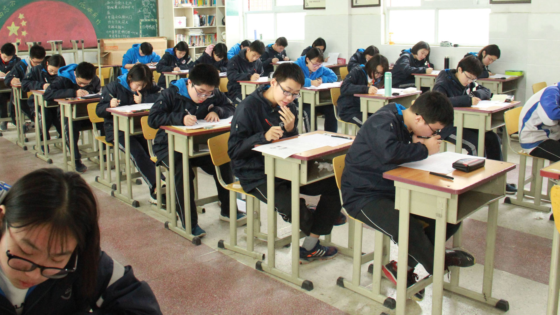 學校所有考場都該安裝手機信號屏蔽器嗎？