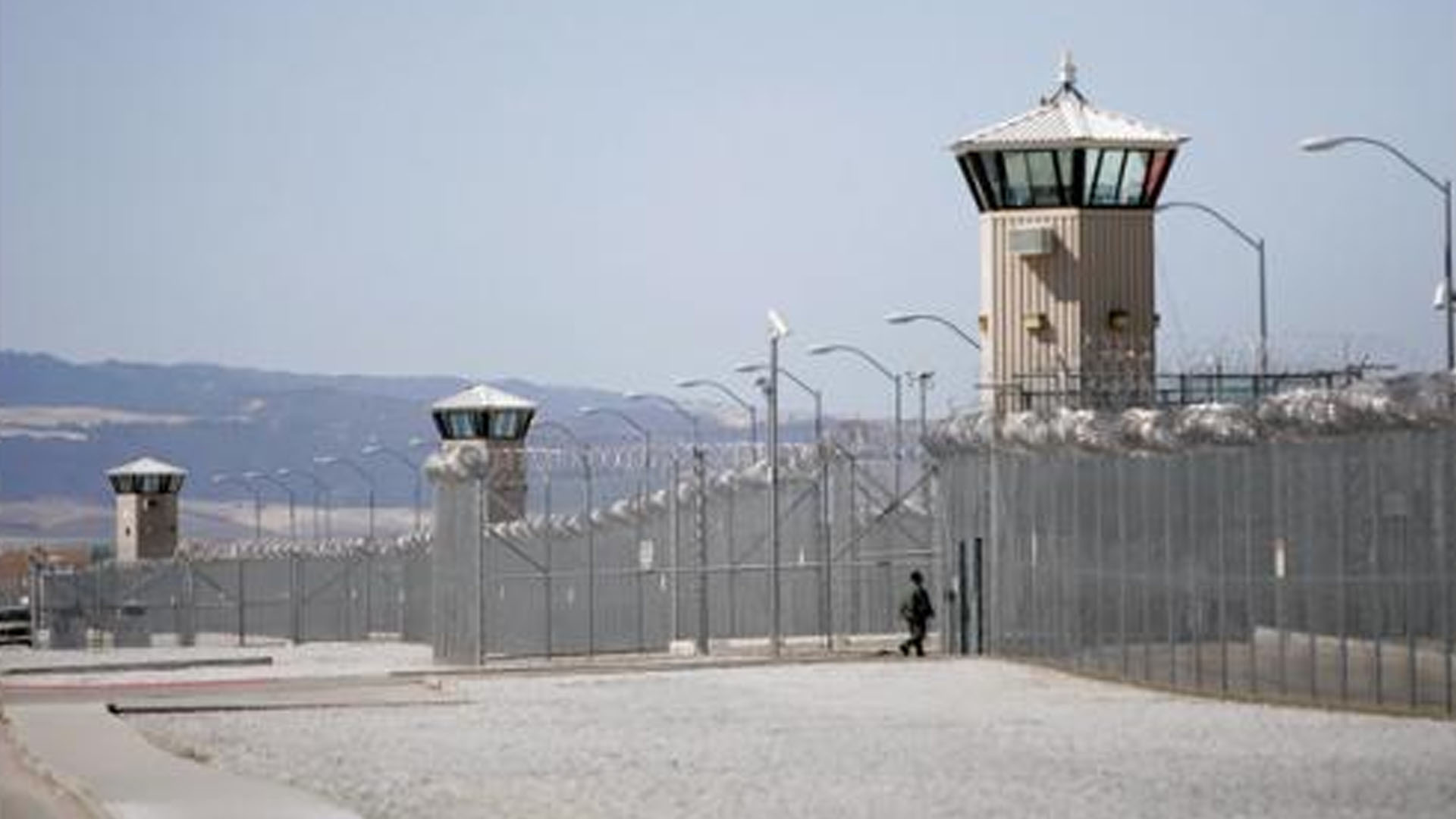 監(jiān)獄安裝手機(jī)信號(hào)屏蔽器的必要性